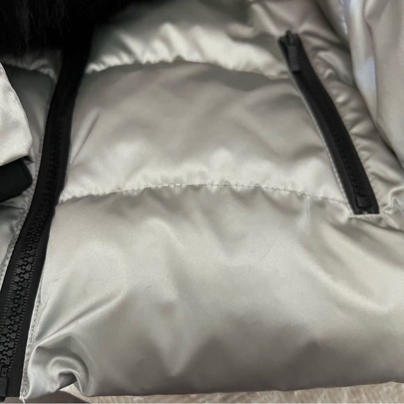 New With tag Guess Women's Gray Faux Fur Puffer Jacket Size 10 fits S/XS - Picture 11 of 12